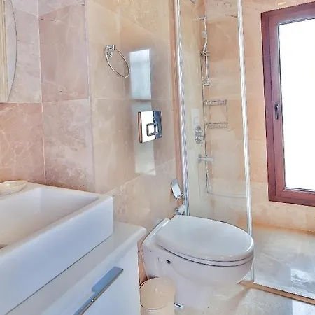 Feride - Stunning Views Overlooking Sea *